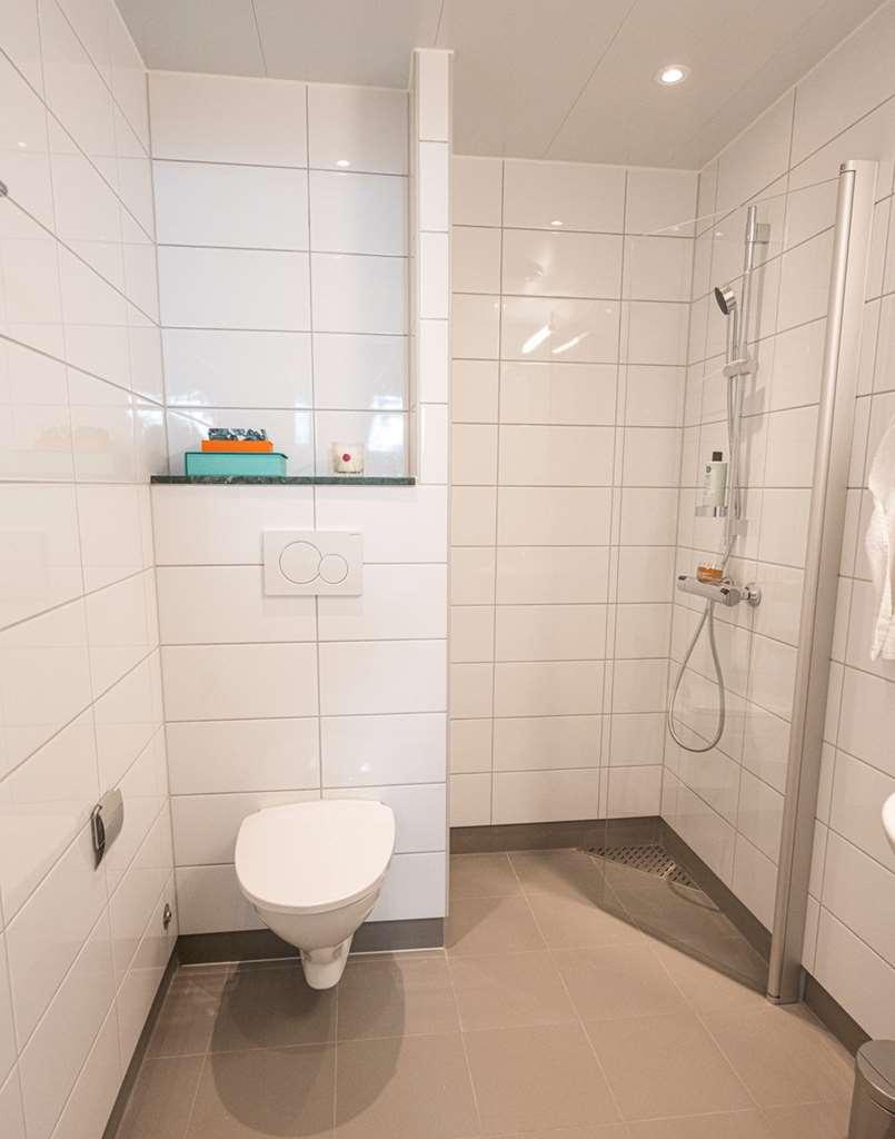 שטוקהולם Biz Apartment Bromma מראה חיצוני תמונה A shower cubicle